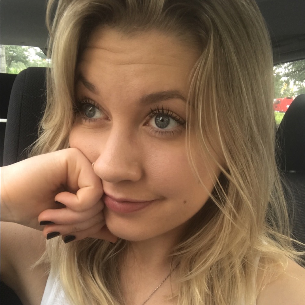 Meet your Posher, Elyse